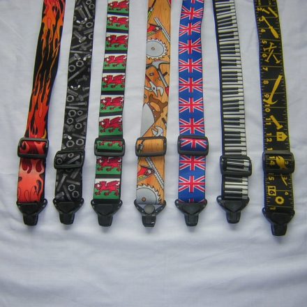 MENS BRACES WELSH FLAG PLASTIC CLIPS NON METALLIC