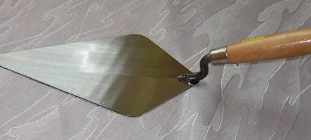7" BRICK POINTING TROWEL WOODEN HANDLE