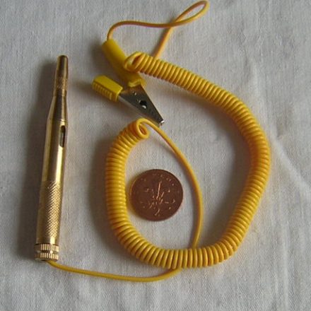 AUTOMOTIVE BATTERY CIRCUIT VOLTAGE ALTERNATOR TESTER