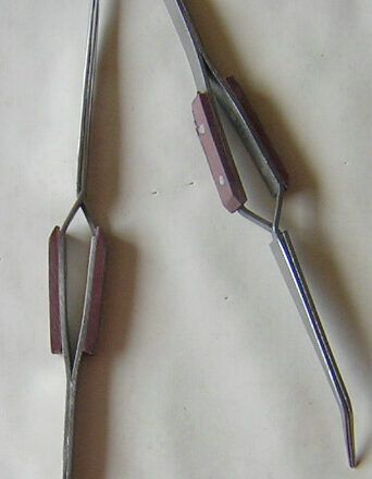 2PC SELF LOCKING TWEEZER SET.