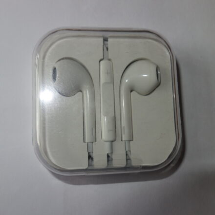 WHITE EARPHONES EARBUDS HANDS FREE FOR MOBILE PHONES LAPTOPS RADIOS