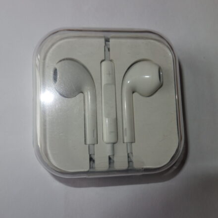 WHITE EARPHONES EARBUDS HANDS FREE FOR MOBILE PHONES LAPTOPS RADIOS