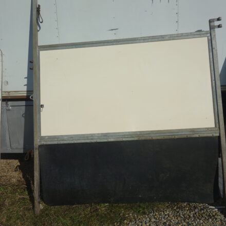 HORSEBOX PARTITION WITH RUBBER SKIRT